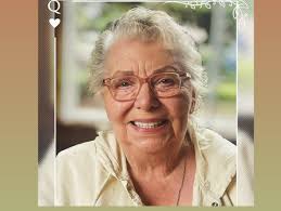 Sonia Swartout is celebrating! Please join us in wishing her a wonderfully  artful Happy Birthday! Sonia @smokingrabbit is the talented illustrator  behind the delightful pictures in Emmie and the Fierce Dragon! She