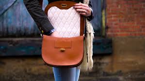 Do vegans wear leather shoes? Best Vegan Leather Purse Bands That Are Cruelty Free