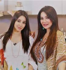 صور لجين عمران تتفوق على شقيقتها أسيل عمران بإطلالاتها الرمضانية Fashion Women Women S Top