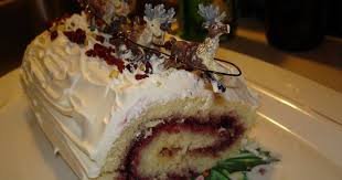Ma Belle Buche Je Suis Fiere D Avoir Reussi Buche Facile A Rouler 3 Gros Oeufs 1 Tasse De Sucre 5 C Table D Eau 1 C The Vanille 1 Tass Food Desserts Cake