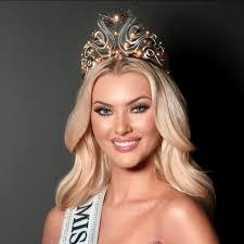 Mariam Stevenson's Instagram, Twitter & Facebook