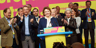 Die politikerin ist seit dezember 2013 generalsekretärin der fdp. Fdp Parteitag Zur Europawahl Nicola Beer Wird Spitzenkandidatin Taz De
