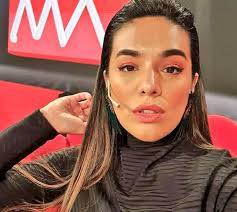 Argentinian pop singer who is known for her 2014 album viva. Dedicado A Angela Auf Twitter Hoy Canta Angela Leiva En Lam Canta Angela
