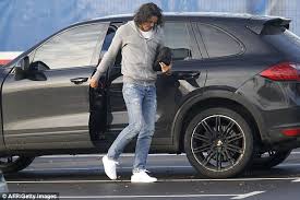 Plays the ball off the ground often. Psg Fine Ezequiel Lavezzi And Edinson Cavani After Pair Miss Morocco Tour With Arsenal And Liverpool Eyeing Up Forwards Daily Mail Online