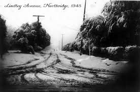 Snow Blankets The San Fernando Valley In 1948 Looking South On Lindley Avenue From Nordhoff S San Fernando Valley Los Angeles Architecture Vintage Los Angeles