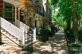 Whether you are in town on business or for pleasure, this area of the ambassador chicago is centrally located in chicago's gold coast area. 4 Things We Love About The Gold Coast Neighborhood Of Chicago
