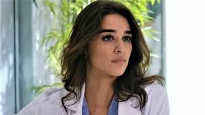 La serie è liberamente ispirata alla vera storia del primario pierdante piccioni che, risvegliatosi da un coma dovuto a un incidente stradale avvenuto il 31 maggio 2013 che gli ha causato lesioni. Chi E Simona Tabasco Elisa Di Doc Nelle Tue Mani Eta E Fidanzato