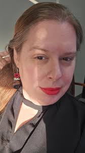 Rocking my new earrings ✨️