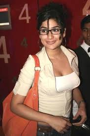 Anjala Zaveri Family Ameesha Patel Fans In her physical fitness, anjala zaveri height 5 ft 6 in or 168 cm and weight 55 kg or 121 pounds. anjala zaveri family ameesha patel fans