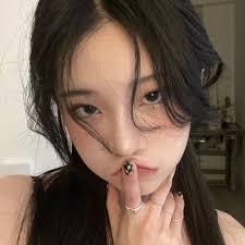 April Macabotas (aprilaccentline)