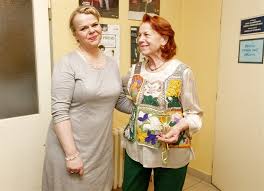 Herečka iva janžurová je obrovský živel i ve svých čtyřiasedmdesáti letech. Iva Janzurova Se Dme Pychou Dcera Je Skvela Mne Ale Dochazi Sily Expres Cz