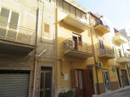 Immobilmar propone la vendita di un appartamento in dipendente nel centro di ribera ag di mq 90 circa l'immobile si trova nella centralissima via roma di ribera ag ed è su due livelli, il primo piano zona giorno e si. Case E Appartamenti In Vendita A Ribera Cambiocasa It