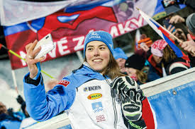 Airbrush legs má ľahko roztierateľnú krémovú textúru, ktorá dokonale splynie s vašou pokožkou a zjednotí jej odtieň. Petra Vlhova Zjazdove Lyzovanie Petra Sports Jersey Tops