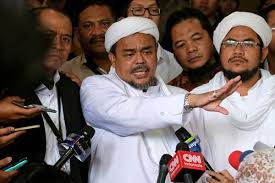 Rizieq shihab dinilai telah politisasi agama, itu buruk dan berbahaya! Rizieq Shihab Datangi Polda Metro Jaya Hari Ini Ini Pernyataan Lengkapnya Kabar24 Bisnis Com