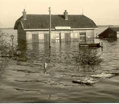 Both the water level and the number of victims were many times higher than in the flood disaster of 1953, which killed 1,836 people. Watersnoodramp 1953 Holland Land Van Water