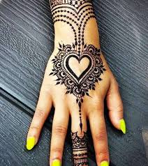 Gambar henna is on facebook. 10 Rekomendasi Desain Henna Bentuk Hati Di Tahun 2019 Wanita22