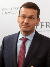 Po połączeniu banku zachodnie oraz wielkopolskiego banku kredytowego, morawiecki w czerwcu 2001 roku został członkiem zarządu banku zachodniego wbk. Superpremier Morawiecki