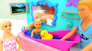 The set includes 1 pink bathtub, 1 bath tray, 1 bath puff, 1 bath mat, 2 cucumber slices, 1 hooded owl towel, 1 perfume bottle, 1 comb, 1 pair of shower sandals, and more! Barbie Baby Doll Videos Bath Time Evening Routine Youtube