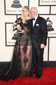 Trainor is influenced by music from the 1950s and 1960s and is known for her throwback style. Meghan Trainor S Dad Gary Hit By Car Now In Stable Condition