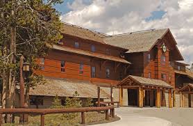 Dos Don Ts Of Yellowstone National Park Lodge Reservations In 2020 National Park Lodges Yellowstone National Park Park Lodge