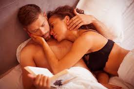 Compra imágenes y fotos : Pareja Intima Haciendo El Amor En La Cama Fotos Retratos Imagenes Y Fotografia De Archivo Libres De Derecho Image 86199963