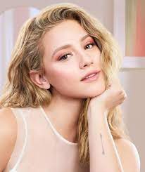 Lili Reinhart Makes Her Covergirl Debut In New Clean Fresh Campaign Natural Skin Is Beautiful Covergirl Lili Reinhart Covergirl Photoshoot