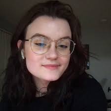 Isabella Huffman's Instagram, Twitter & Facebook