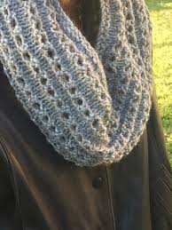 Champagne eas knit cowl free pattern. Ravelry Eyelet Cowl Pattern By Virginia Davlin