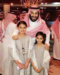 حبيب الشعب سموcute ولي العهد الامير محمد بن سلمان حفظه الله وديم بنت عبدالله الزلال وعريب بنت عبدالله الزلال اثناء تواجد سموه في مطعم ninos