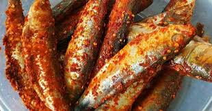 يلا نخلل السردين قبل شم النسيم ✓🐟🐟 طريقة تخليل السردين في البيت بكل سهولة  المكونات 🐋🐋🐟🐟🌺🌺 كيلو سمك سردين بلدي طازج كيس من الملح. ثلاث ملاعق  كبيرة من الشطة. #طريقة عمل السردين