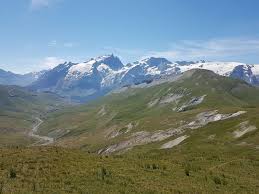 Isolé, situé au bout du gâ, le pic du mas de la grave offre un 3000 facile avec un magnifique panorama à 360°. Pic Du Mas De La Grave 3020m Mon Carnet De Courses