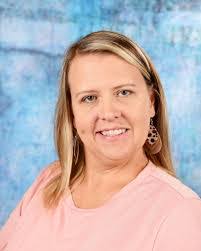 Amy Ayscue's Instagram, Twitter & Facebook