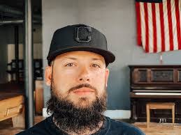 Shane Holcomb's Instagram, Twitter & Facebook