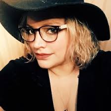 Shari Groves's Instagram, Twitter & Facebook