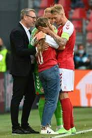 Ze werd meteen opgevangen door aanvoerder simon kjaer. Fopjj71djp1tbm