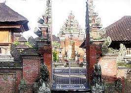 Kenali arsitektur rumah adat bali yang unik berserta fungsinya untuk kepentingan rakyat. Filosofi Rumah Adat Bali Budaya Nusantara