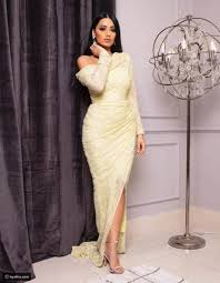 After the release of bosa, anoudi, weinak and khof alay, by 2018, her mega hit waed menni'' crossed 160 million of. ÙØ³Ø§ØªÙŠÙ† Ø±Ø­Ù…Ø© Ø±ÙŠØ§Ø¶ ØªØ«Ø¨Øª Ù…Ù†Ø§ÙØ³ØªÙ‡Ø§ Ø§Ù„Ù‚ÙˆÙŠØ© Ù„Ù†Ø¬Ù…Ø§Øª Ø§Ù„Ø®Ù„ÙŠØ¬ ÙÙŠ Ø§Ù„Ø£Ù†Ø§Ù‚Ø©