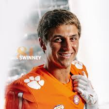 Drew Swinney's Instagram, Twitter & Facebook