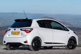 Η νέα γενιά toyota yaris έφτασε και συνδυάζει την πλήρως υβριδική ηλεκτρική τεχνολογία με τις συμπαγείς διαστάσεις και την αιχμηρή σχεδίασή του. Toyota Yaris 2019 Gr