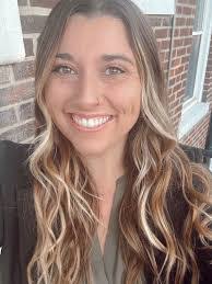 Danielle Beeler's Instagram, Twitter & Facebook