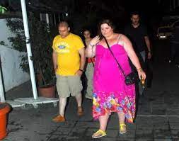 Usta oyuncu rasim öztekin'in kızı pelin öztekin, iki yıl önce geçirdiği tüp mide ameliyatı sayesinde 153 kilodan 70 kiloya düştü. 90 Kilo Veren Unlu Oyuncu Pelin Oztekin In Son Hali Olay Tam Bir Afete Dondu Son Dakika Magazin