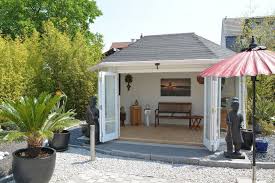 Gartenhaus Einrichten 6 Ideen Fur Kleine Gartenhauser Garten Pavillon Kleines Gartenhaus Gartenhaus