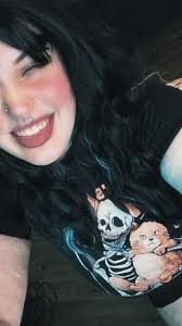 Hey everyone Everybody that follows me I just got my discord server up and  running would love for everyone to join come be apart of the fluffly gang!