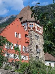 Pinnwände sind ideal zum speichern von bildern und videoclips. Furstliche Momente In Vaduz Delicious Travel Blog