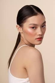 Lighting Modifier Cheat sheet 👇 1. Lantern: Perfect for soft,  omnidirectional lighting, great for evenly illuminating a room or group  settings. 2. Reflector Attachment: Intensifies and directs light for strong  highlights and