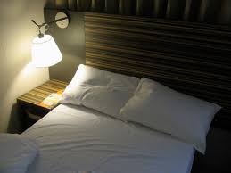 彼女が照明を暗くして欲しがった理由が判明—エロと照明[中]-[ビバノン循環湯 596] (松沢呉一) | 松沢呉一のビバノン・ライフ