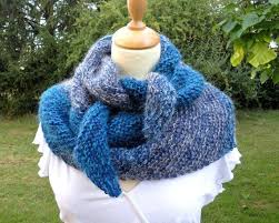 Echarpe Mini Chale Asymetrique Tour De Cou Chauffe Epaule Tricote Aux Coloris Bleus Laine Mohair Cadeau Noel Laine Mohair Tricot Laine