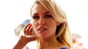 Hamil, WAGs Ini Tampil Seksi di Pantai Dubai