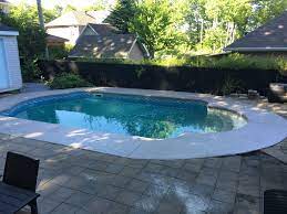 un look unique pour votre piscine gace a un contour en beton concrete floor concretefloor pool swimmingpool outdoor exterieur pool houses pool outdoor