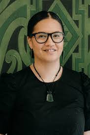 Anna Kinnaird's Instagram, Twitter & Facebook